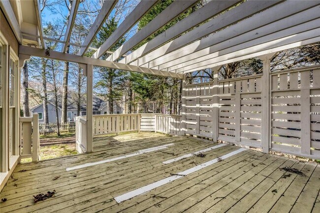 Building Photo - 1111 Lake Washington Dr NW