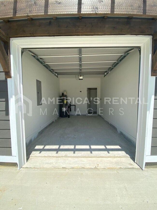Building Photo - Home for Rent in Calera, AL!!! AVAILABLE NOW!  Deposit Pending!