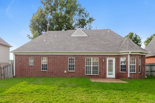 Building Photo - 9921 Greenalder Cove N