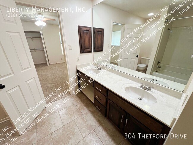 Building Photo - 304 Thetford Dr