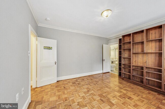 Building Photo - 3900 Cathedral Ave NW