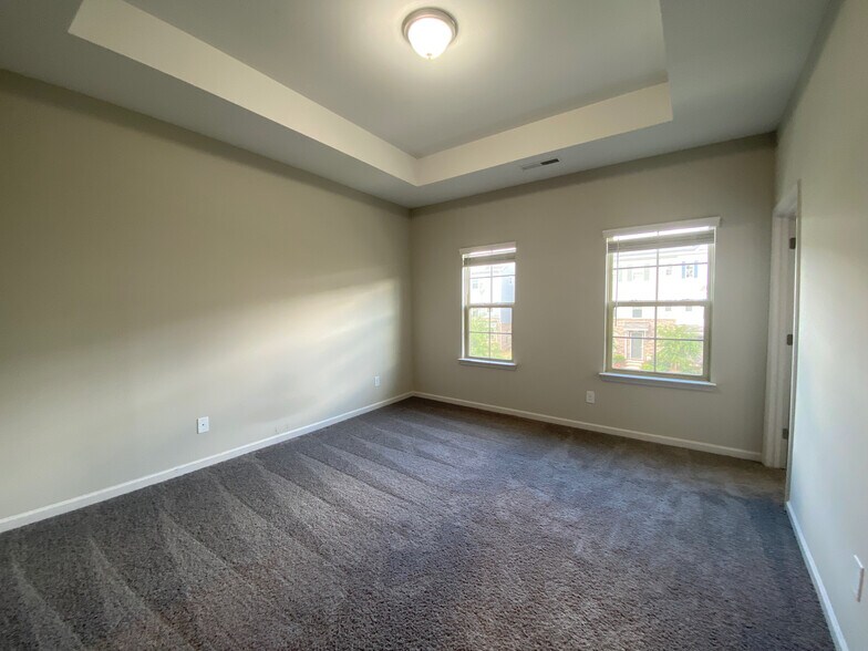 Building Photo - Room in Townhome on Ainslie Downs St
