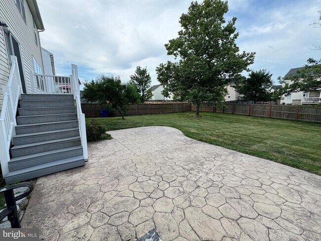 Building Photo - 105 Fredericksburg Dr