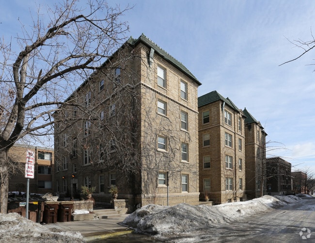 Building Photo - 900 Summit