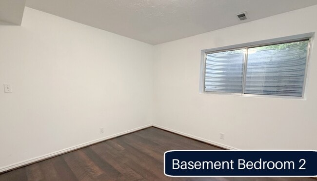 Building Photo - 8017 Showcase Ln