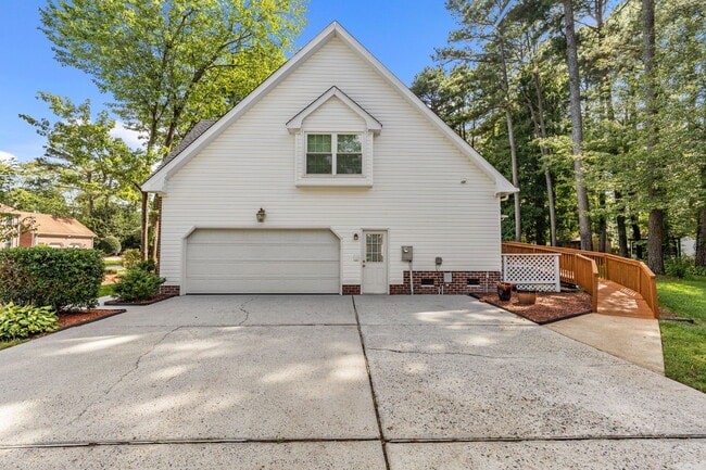 Building Photo - 951 Forest Lakes Cir