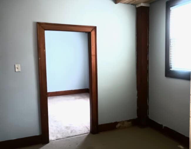 Building Photo - 227 S Main St