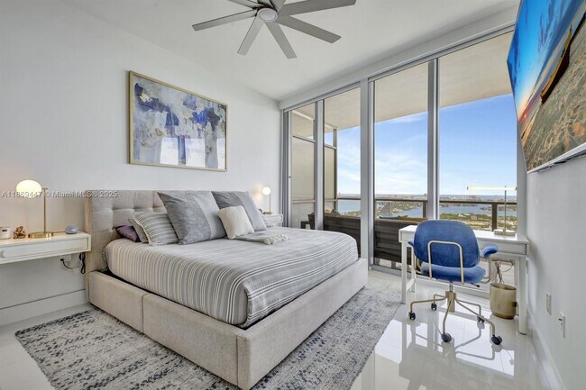 Building Photo - 1100 Biscayne Blvd