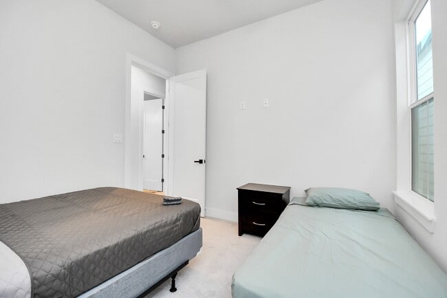 Building Photo - 6115 Campos Dr