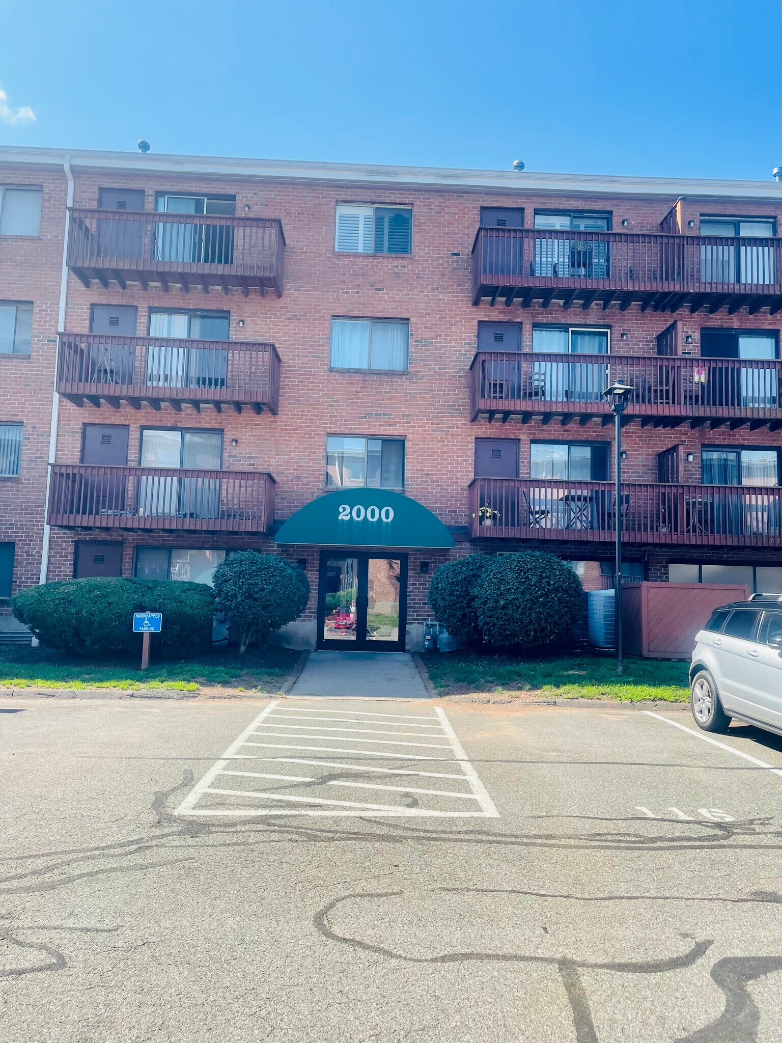 Building Photo - 2400 Harbor View Dr