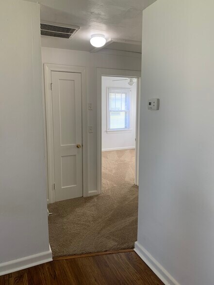 Building Photo - 9324 Phillip Ave