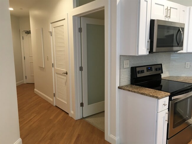 Building Photo - 875 Elm St