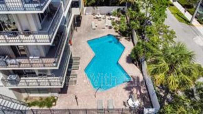 Building Photo - 1625 SE 10th Ave