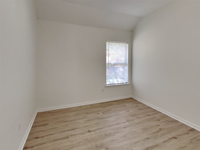 Building Photo - 19215 Mustang Pointe Ln