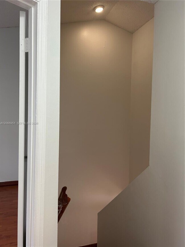 Building Photo - 6245 SW Kendale Lakes Cir