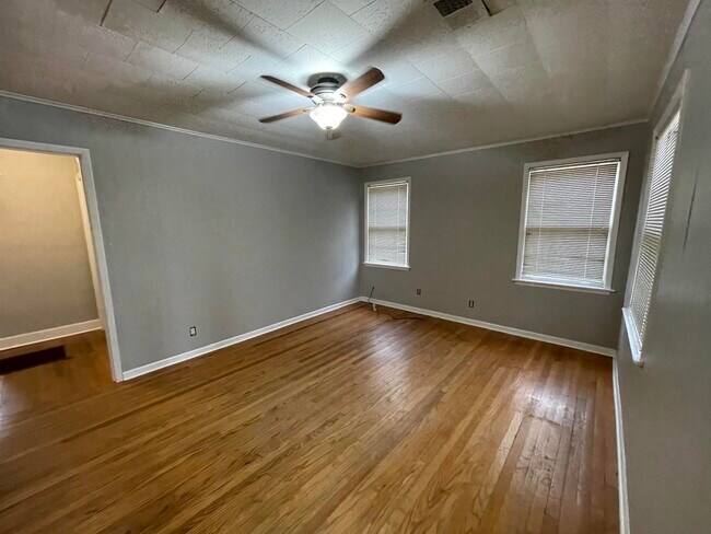 Building Photo - 885 Echles St