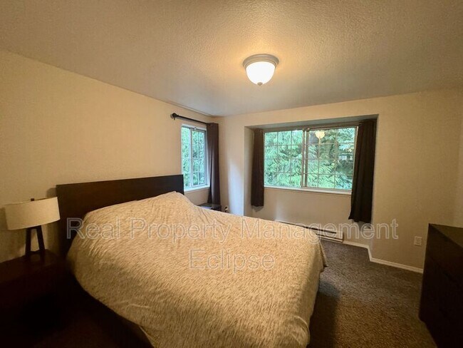 Building Photo - 15433 Country Club Dr