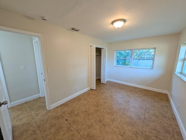 Building Photo - 180 Penn Way