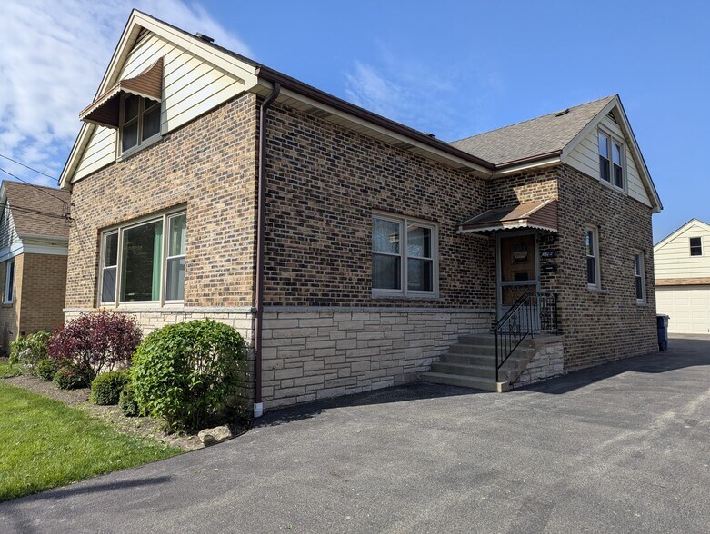 Building Photo - 113 Burtis Ave
