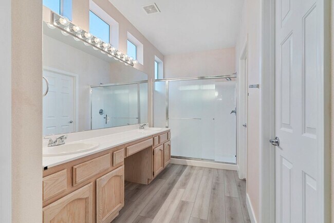 Building Photo - Beautiful Single-Story Home on the Golf Course in Sun City MacDonald Ranch (55+ Community)