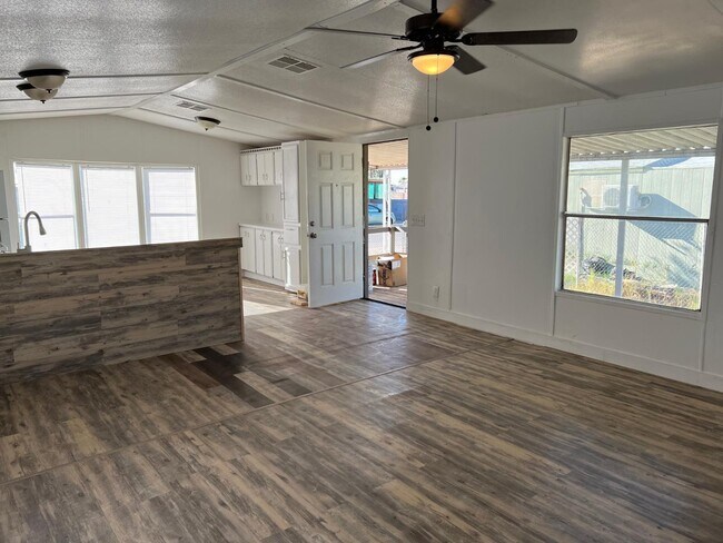 Building Photo - 5811 N Fuchsia St