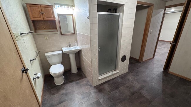 Building Photo - Wonderful 4BR 3BA w/ 2 Car Garage on 1.38 Acres in desirable Mendota Heights neighborhood!