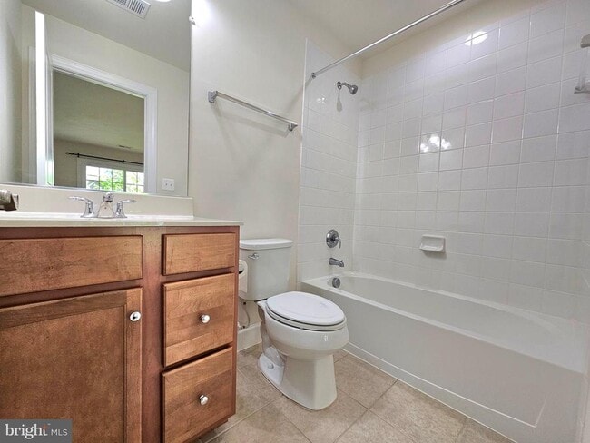 Building Photo - 8820 Englewood Farms Dr
