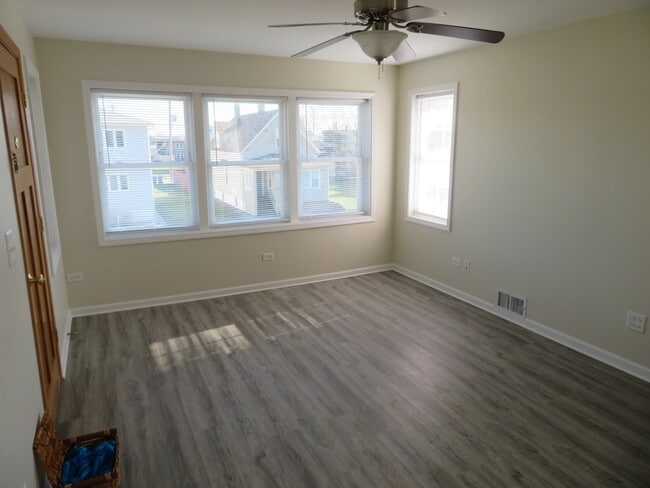 Building Photo - 118 N 12th Ave