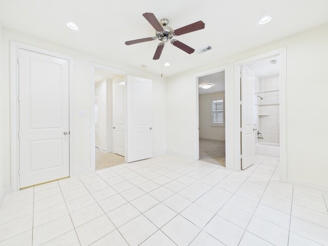 Building Photo - 11025 Sherwood Grv