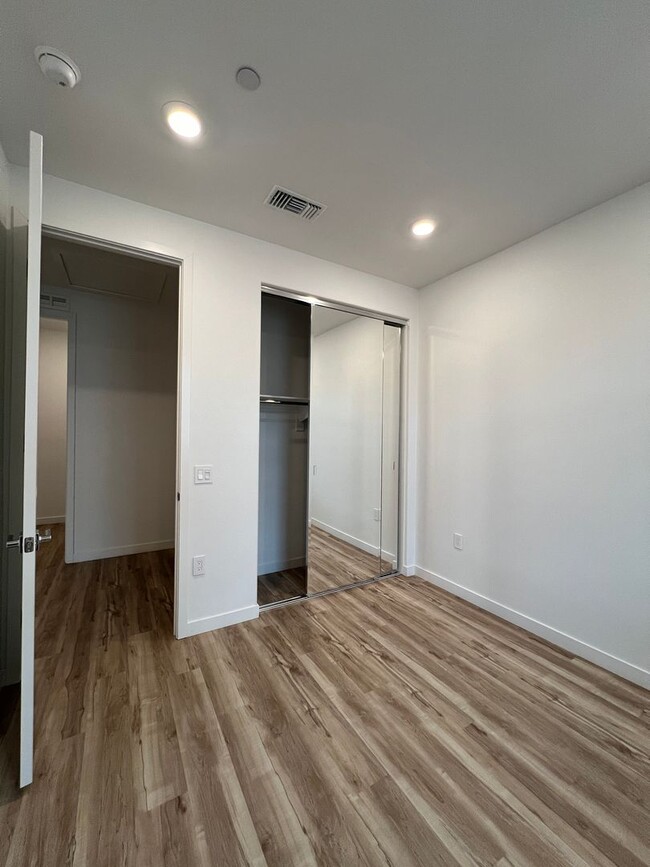 Building Photo - Gorgeous *BRAND NEW* Townhome in Midtown V...