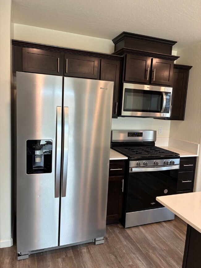 Building Photo - Modern Convenience and Luxury!! Move In Ready with Full Appliance Package!
