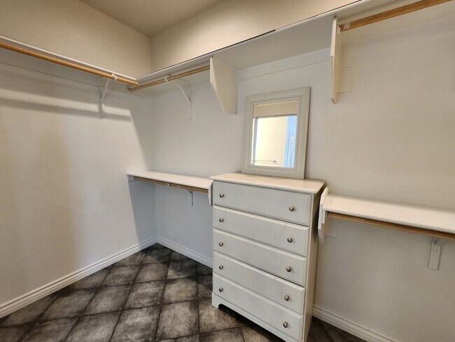 Building Photo - Single Story with Casita