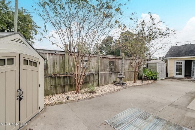 Building Photo - 176 Markham Dr