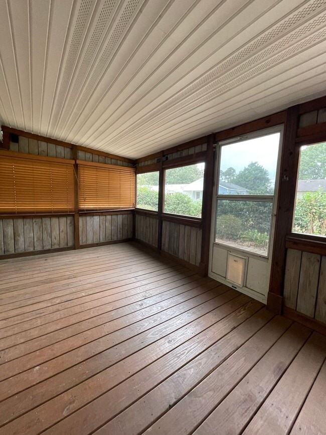 Building Photo - 2 bedroom 2 bath home