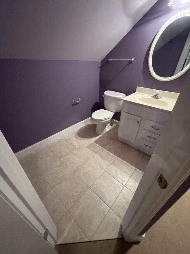 Building Photo - "Charming Kernersville Retreat: Spacious 4-Bed Gem with Granite Touches & Cozy Fireplace"