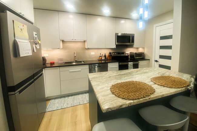 Building Photo - 715 W Central Rd