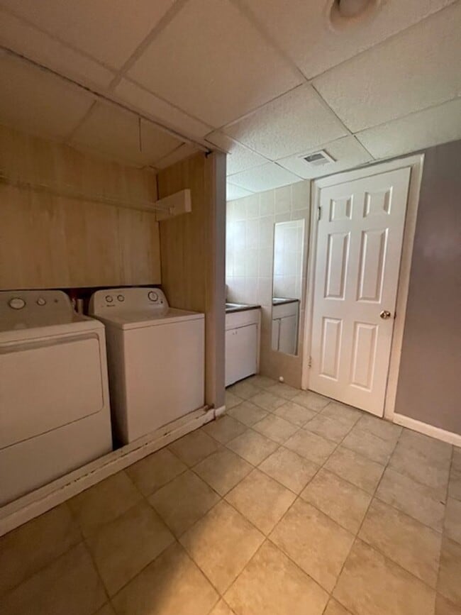 Building Photo - CHARMING BRICK COLONIAL HOME IN ROCKVILLE,...