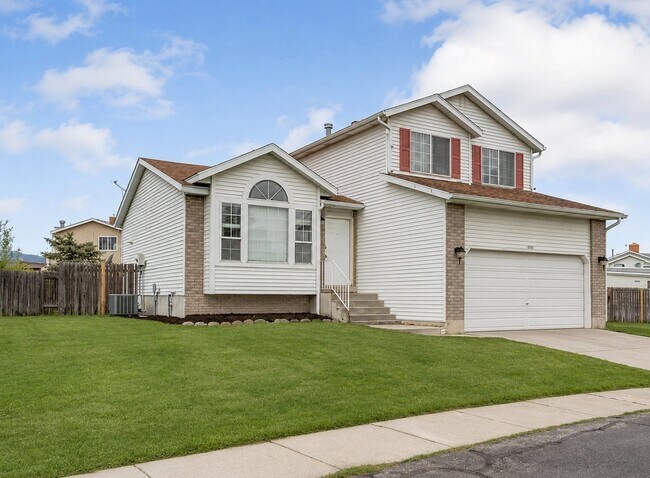 Building Photo - 2930 Dunsmoore Way