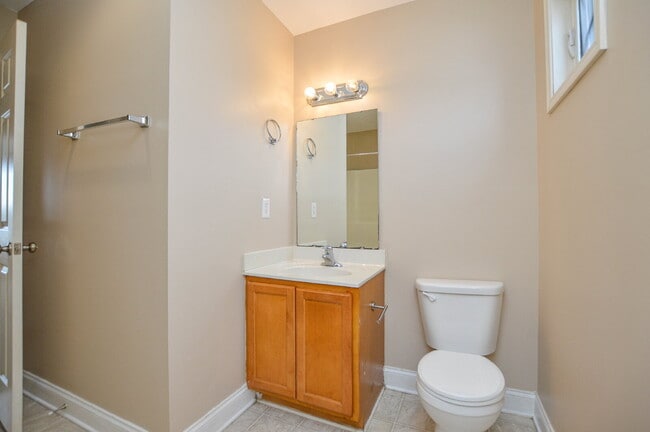 Building Photo - Downtown Walkable Townhome | 3 Bed | 2 Bath | $1,750