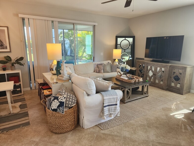 Living Room - 6413 Boxgrove Dr