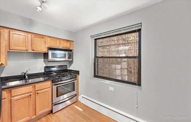 Building Photo - 7608 N Rogers Ave