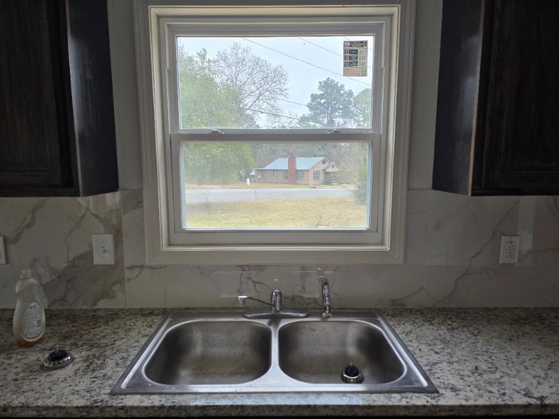 Building Photo - 810 S Cooper Ave