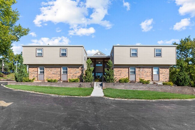 Building Photo - **Anic Groves**Updated Modern Spacious One...