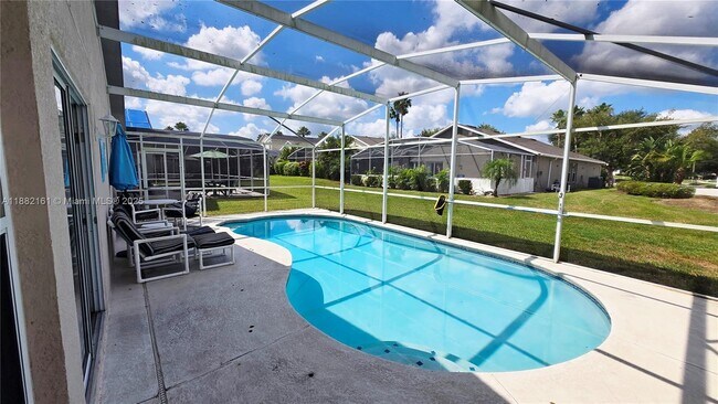 Building Photo - 550 Castlemain Cir