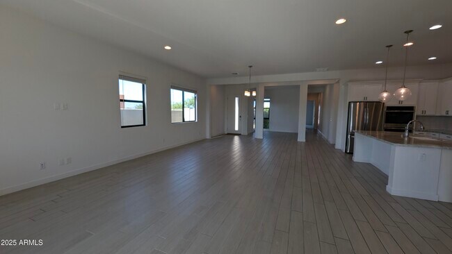 Building Photo - 9414 S 7th Pl