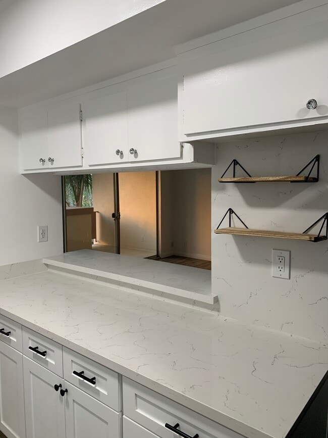 Kitchen - 1841 N Fuller Ave