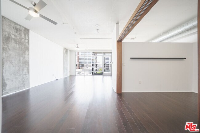 Building Photo - 1100 S Hope St
