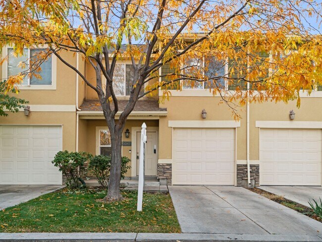 Building Photo - 5047 W Rock Butte Rd