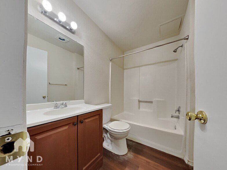 Building Photo - 2214 Creekside Ln