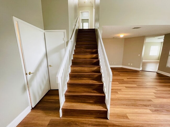 Building Photo - AMAZING HOME 3/2.5 on quiet cul-de-sac in East Orlando